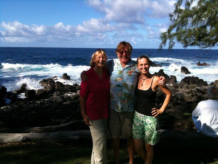 Glady, Jack & Erin enjoying another beautiful Thanksgiving with many friends at stunning Laupahoehoe County Park.