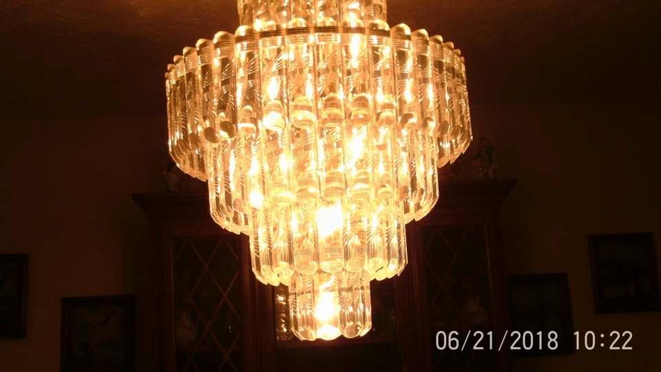 BEAUTIFUL CHANDILER FOR SALE LOVELY OVER DINNING ROOM TABLE CALL FOR INFO