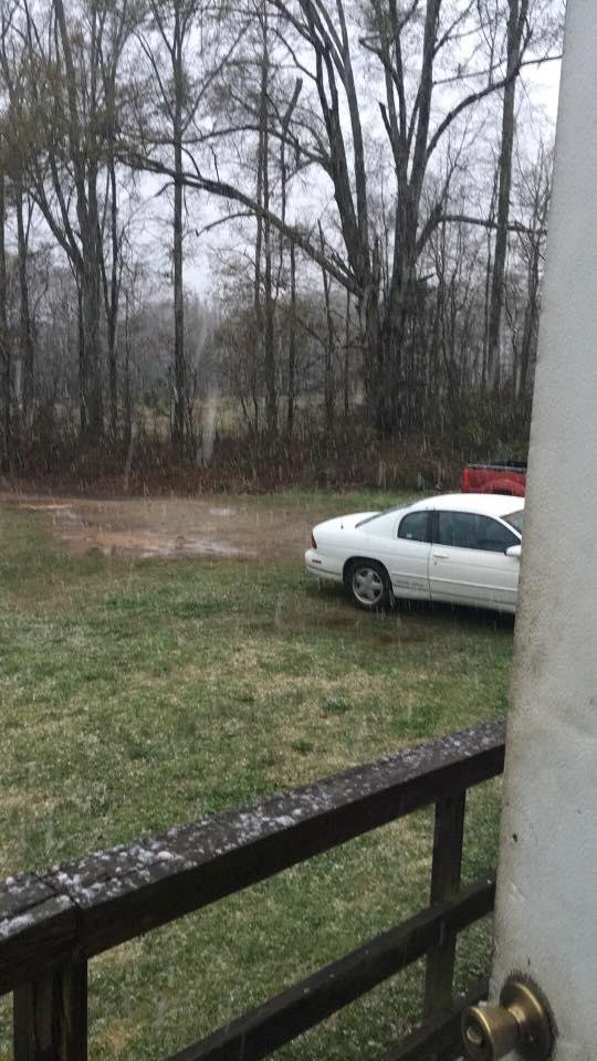 It's snowing!!!!