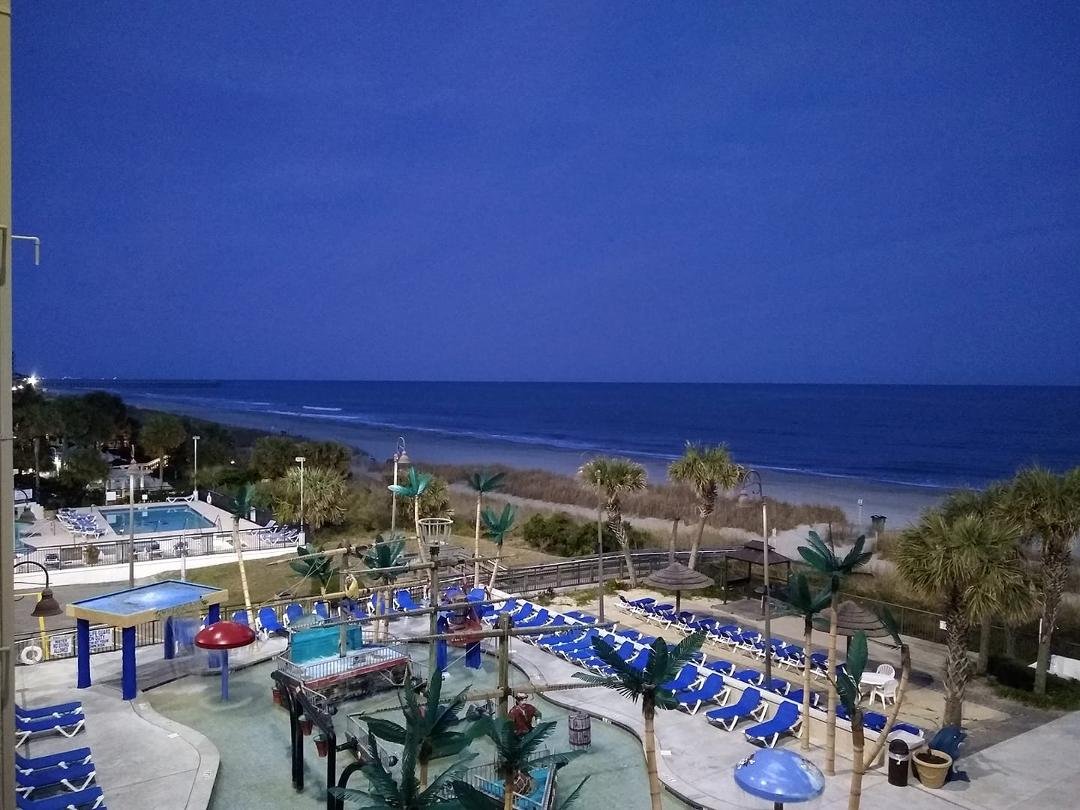 Sky is really this blue tonight...