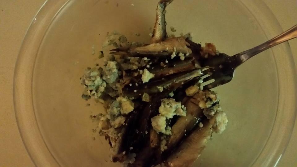 Mediterranean style sardines with Bleu cheese crumbles. MMMMM! Nice and stinky, who wants some?