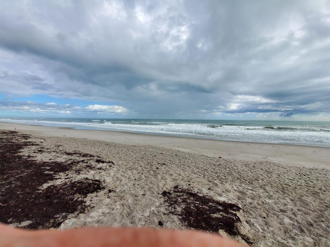 Our annual Christmas week outing to the beach. If you zoom in on the left side, you'll see a line surfer dude. Day was absolutely beautiful with highs in the mid 70's. It's why we live here.🤗🤗🤗