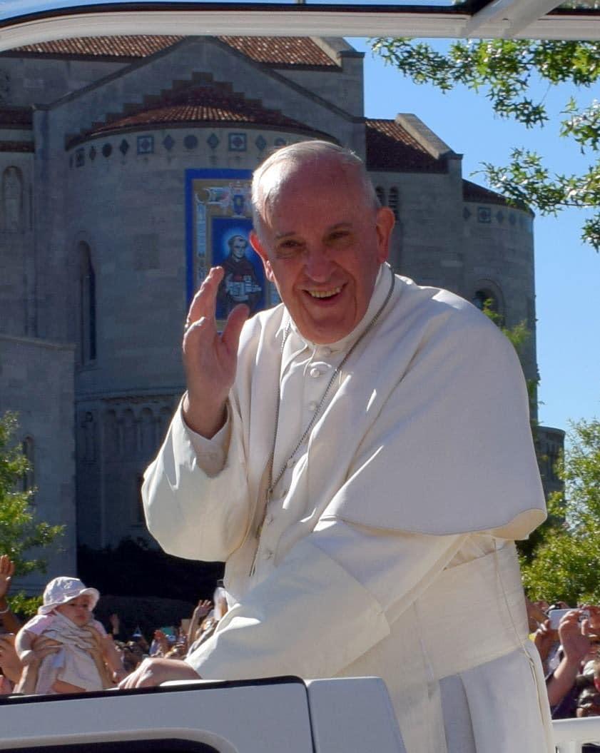 While our Beloved Holy Father lays dying, a human piece of scum like trump is alive and breathing and we need to pull his breathing tube!