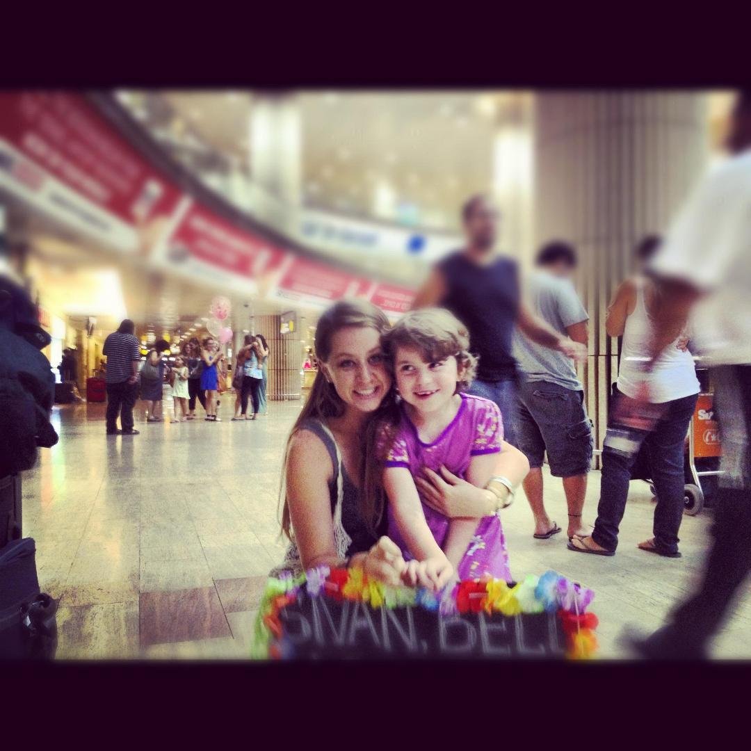 Yael greets Rakefet and family at TLV this afternoon.