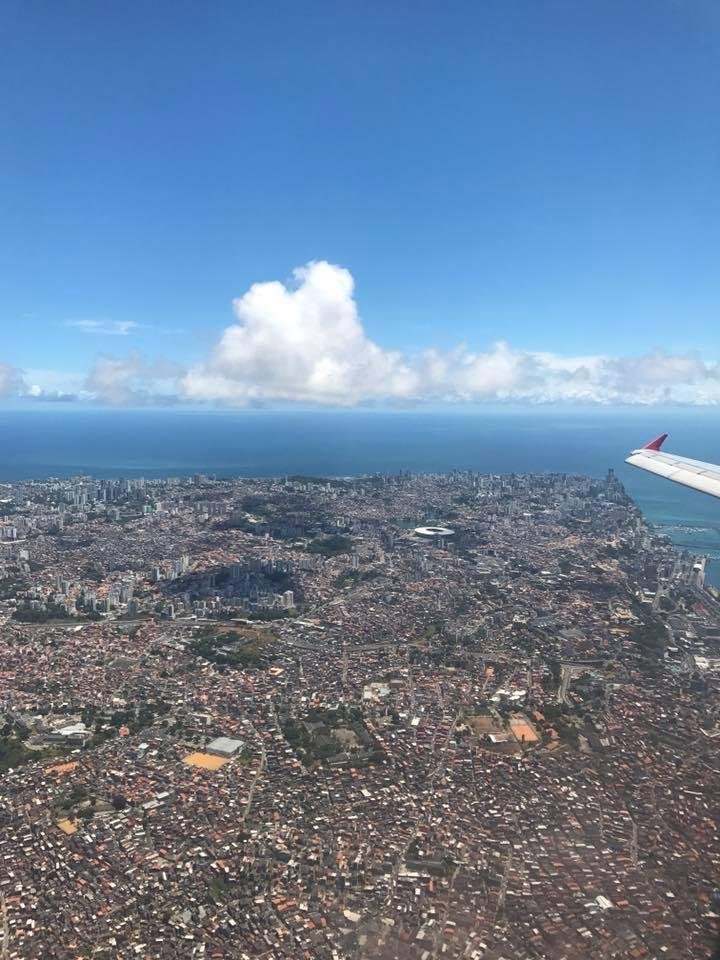 Na frase: "Estou feliz", onde está o sujeito ? NA BAHIA !!!!!!!