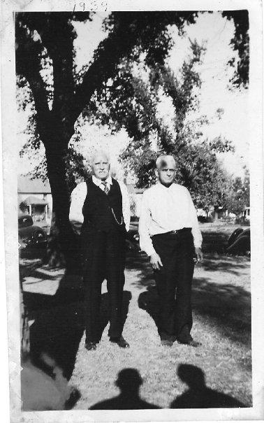 Robert Danley's album, 1939 Danley Reunion