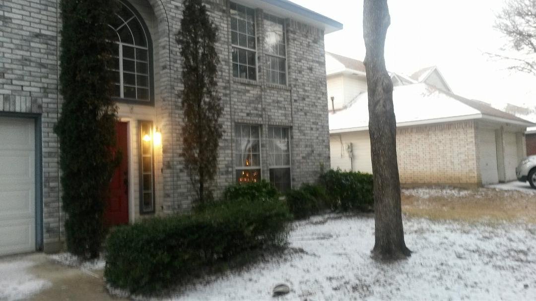 Shut down the city.....major snow storm hits Ft Worth....:)