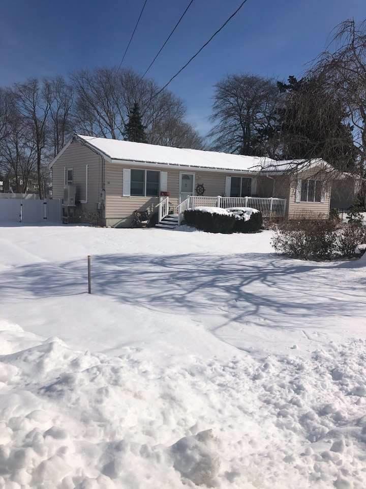 Yes, Misquamicut RI does get snow!