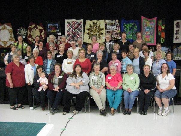 Group picture of all the quilting ladies - Oct. 19/08