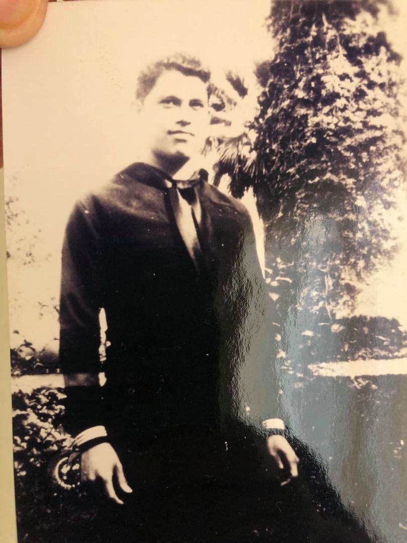 I salute pray and thanks 🙏🏻 to all military present and pass for service to our country 🇺🇸My father serviced in the U.S. Navy in WW2. God Bless America🙏🏻🇺🇸
