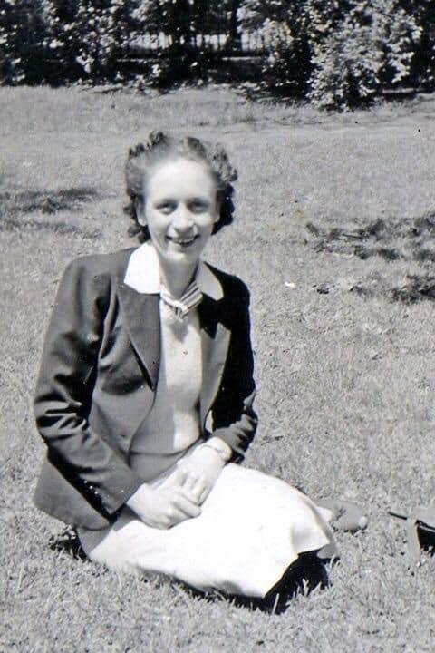 I am asking people, who love their Momma to join the challenge of posting a photo. Just one photo of your mom, no description. The goal is to flood Facebook with positive photos of love instead of negativity.
Copy the tex
