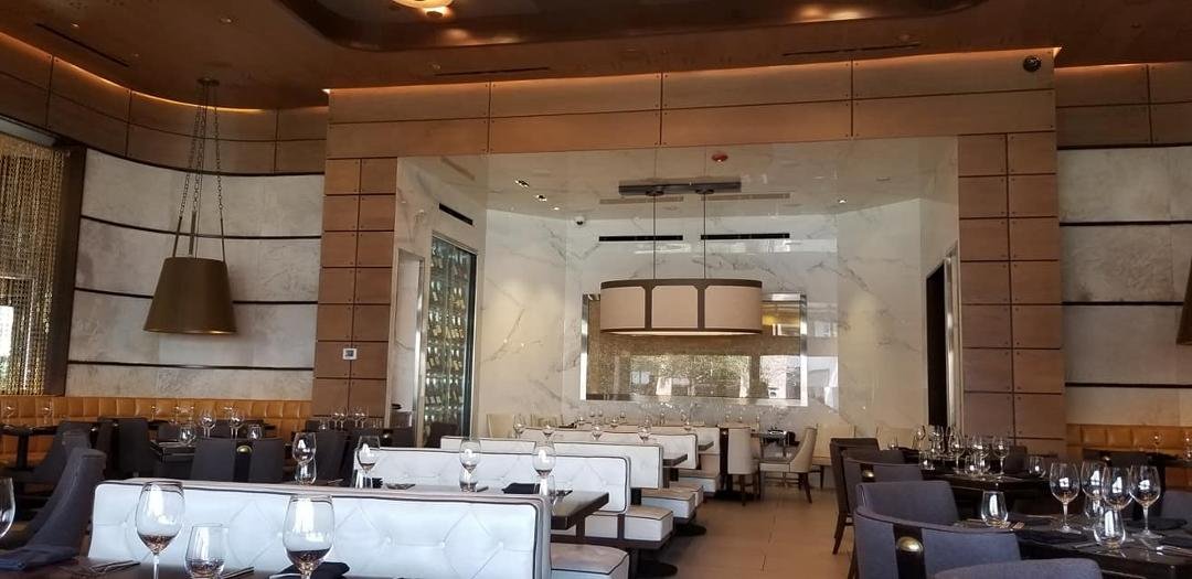 The dining room that opens up to West Snow Ave in Hyde Park Village Tampa