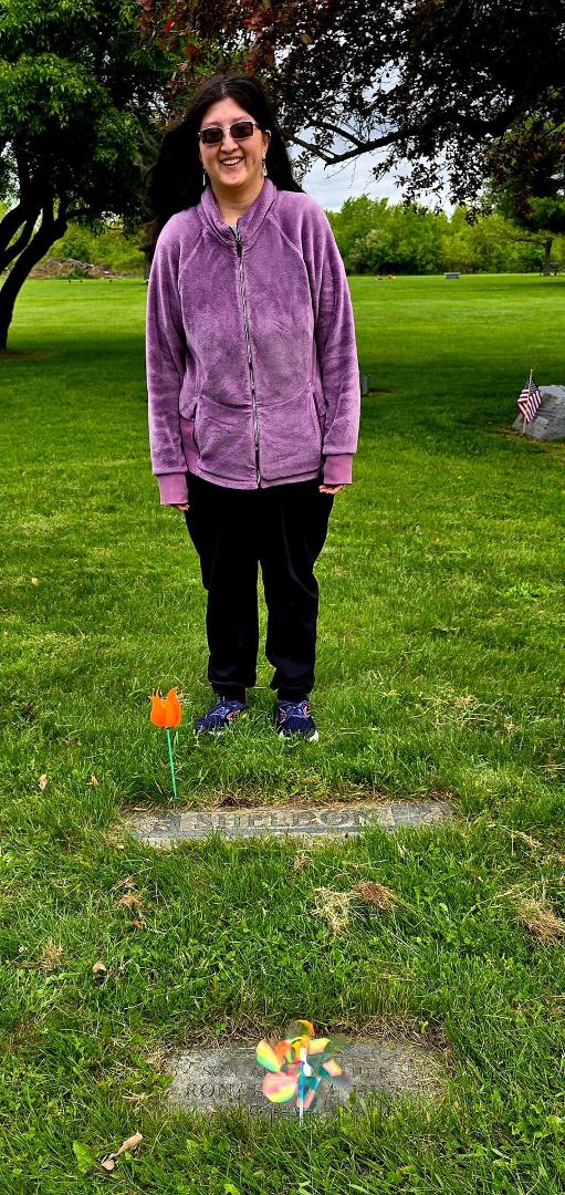 Mom took me out to see daddy. We got him a little orange toy, and Uncle Ron, a shiny toy too. 🪽👼🕊️