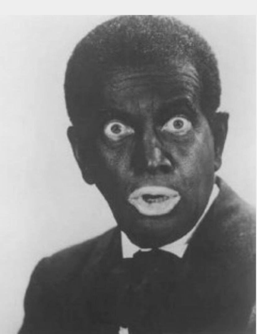 This what some of these Facebook lipstick pics remind me of.. Hahahaha