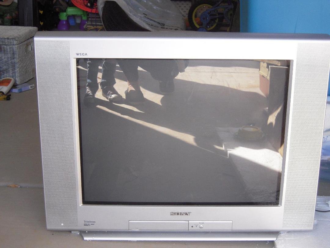 FOR SALE: 32in Sony tube tv for $50.