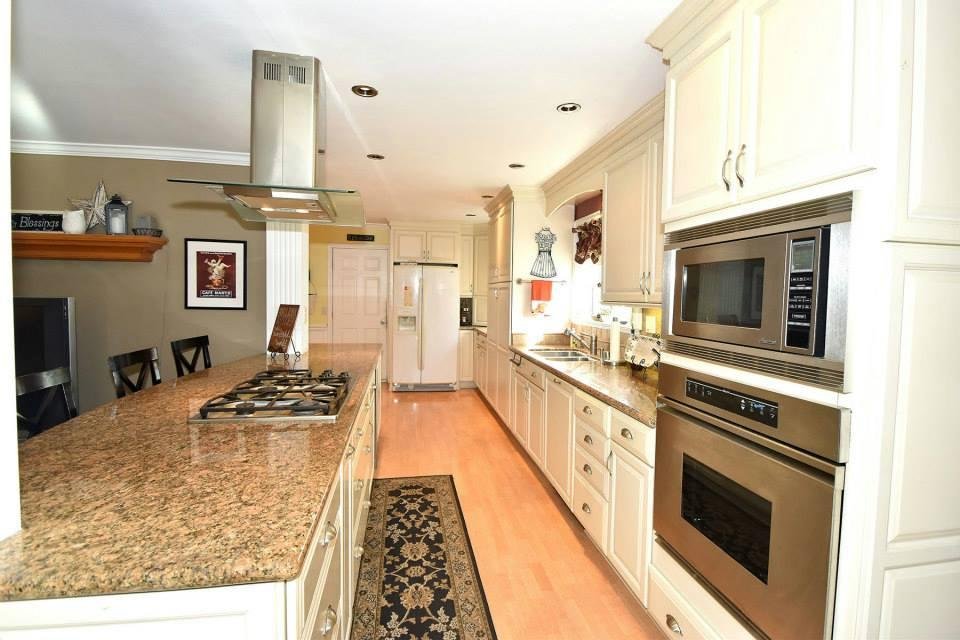 Beautiful Los Alamitos home in the highly coveted area of Rossmoor Highlands. Located in the award winning Los Alamitos school district including Rossmoor elementary, Oak middle and Los Alamitos high school. This home is a