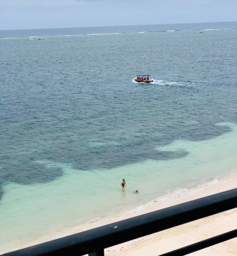 Boat with soon-to-be-snorkelers heading out to the reef
