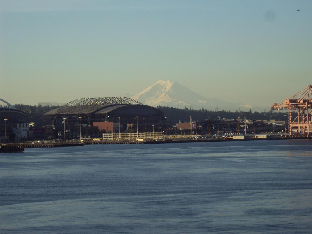 Back in Seattle at the end of the cruise - Mount Rainier on a sunny day