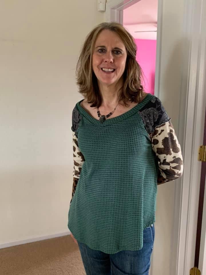 Anne rockin’ her Whatafind4u.com blouse!