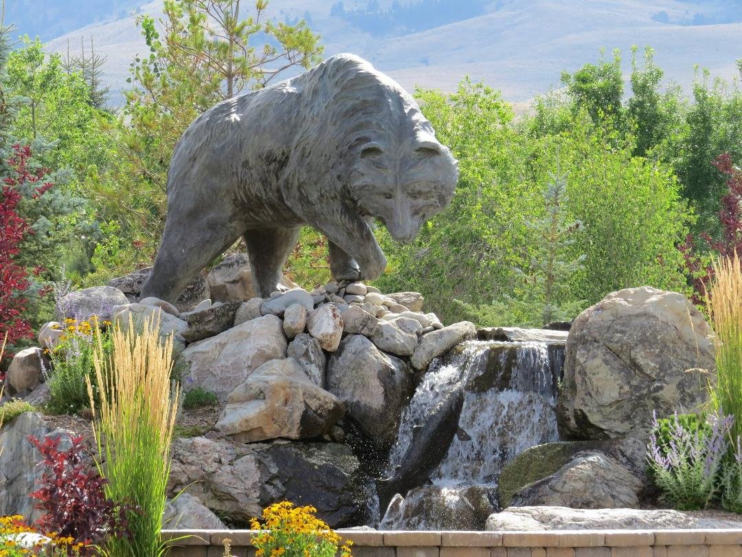 Downtown fountain: Grizzly catching a salmon for dinner.