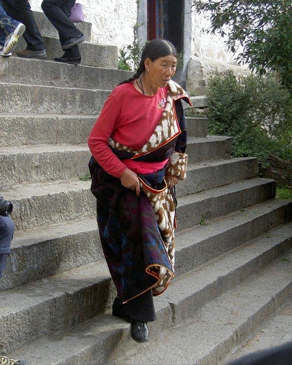 Tibeten woman at a temple in Lhasa