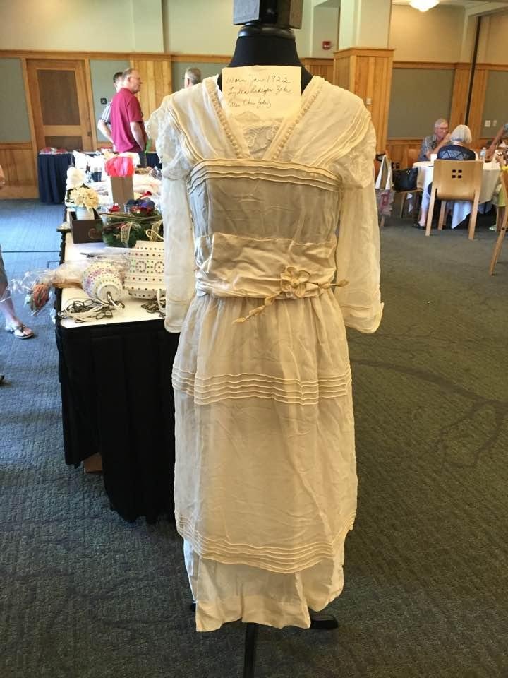 Lydia Rediger Zehr Wedding dress