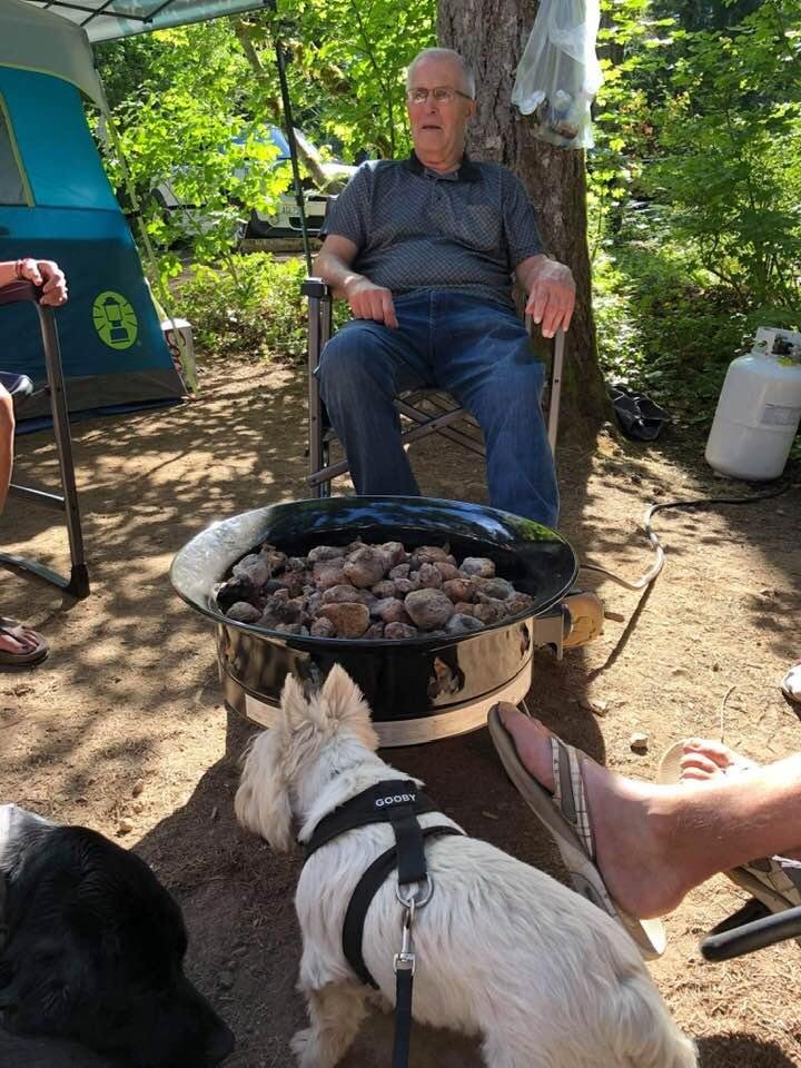 My dad made his journey all the way from Iowa to the cascades mountains in Oregon . Hope he enjoys his trip and visiting w his siblings and countless nieces and nephews