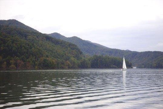 Watauga Lake - 1/2 mile away