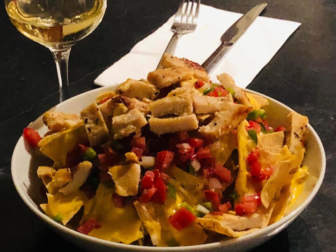 Wine for Sheila and some nachos con pollo