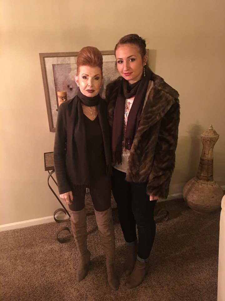 Like grandmother like daughter. Love these two😍