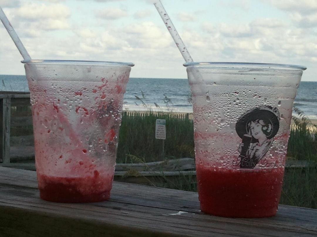 Dinner and drinks on the beach... Life could be worse!!!