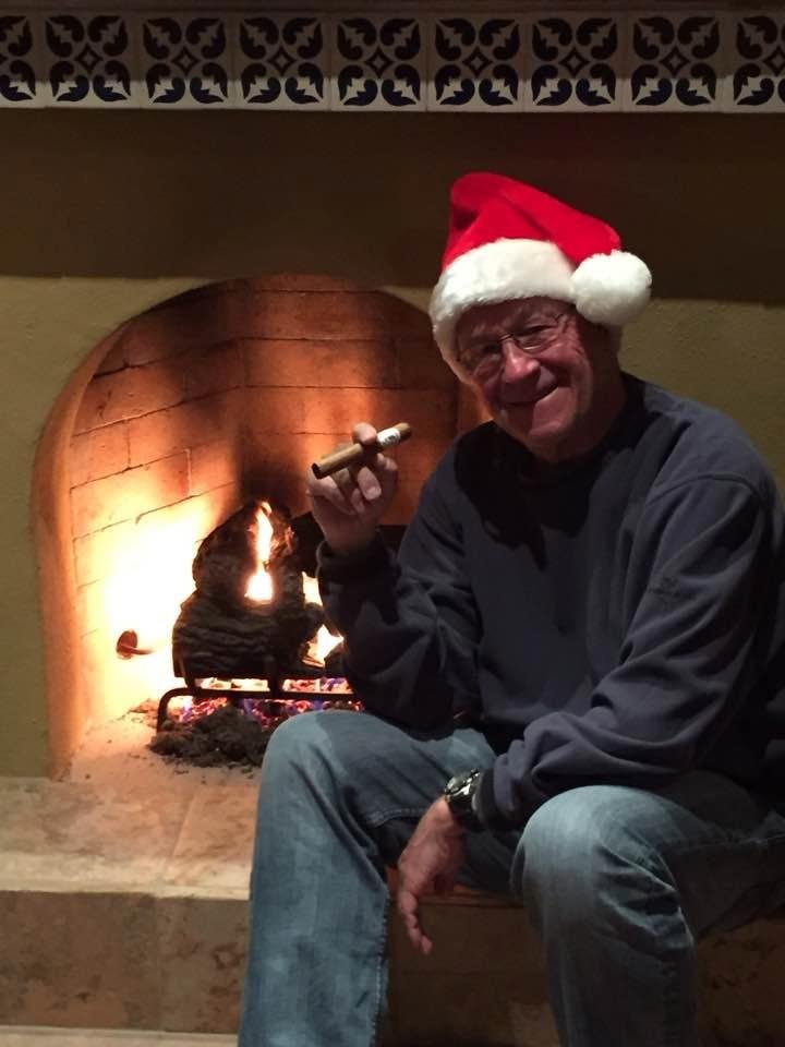 Merry Christmas to all from Mexico.  I hope the joys and excitement of this day will carry over throughout the new year.  Life is also good with a nice Charlotte cigar!!