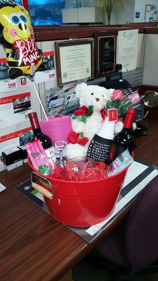 Prize for Mike Maddox crab feed. Just in time for Valentine's Day. Hope it raises some money for your event.