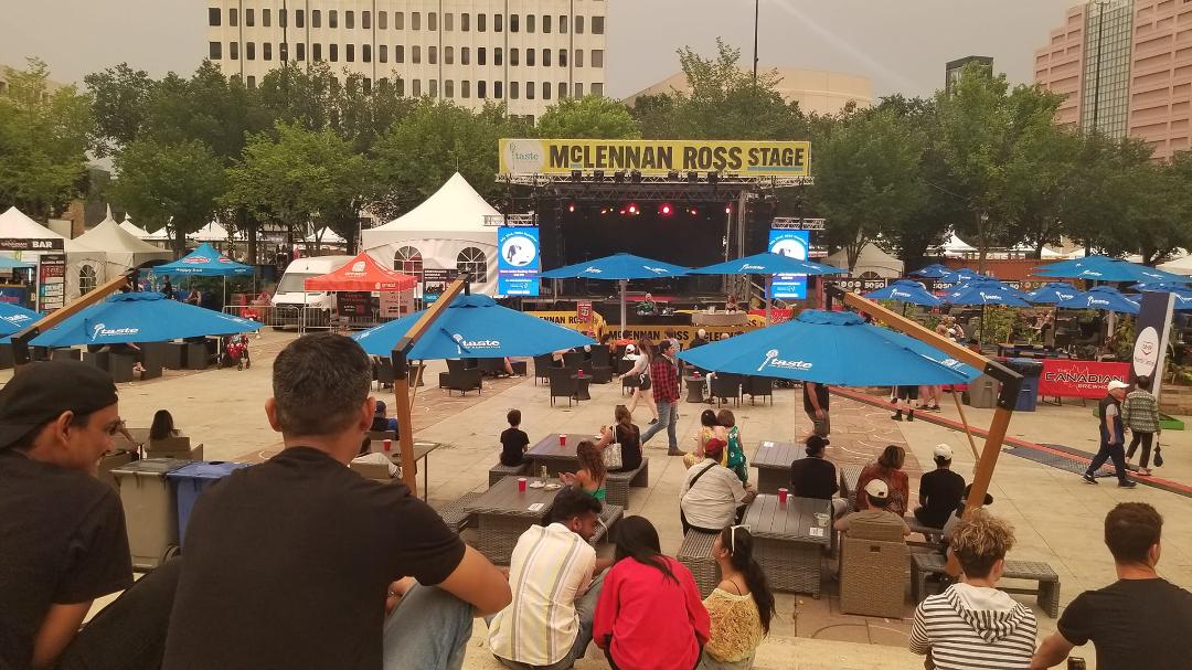 Beautiful evening. Great music. Love the dueling pianos
