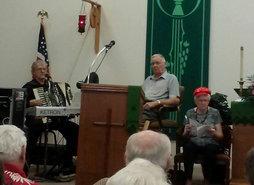 Had a rewarding Sunday. Visited a local Lutheran church with friends for a Polka Worship Service. Traditional hymns were set to Polka music, such as" COME LET US WORSHIP" set to the tune of "The Beer Barrel Polka" . Now