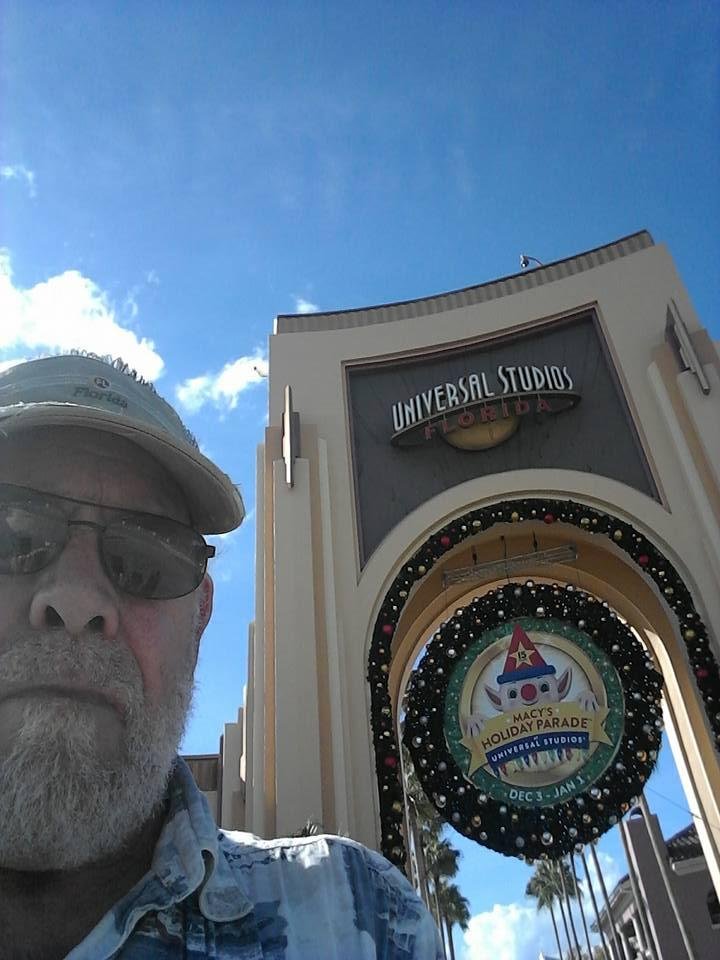 My trip out west is nearing, I love the theme parks this time of the year,  the little kid in me really comes out..........