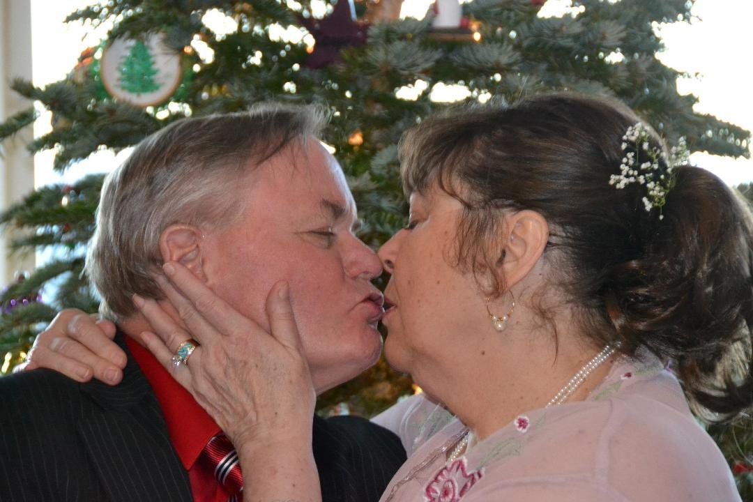 ...kissing tenderly. Check out Linda's new ring too.