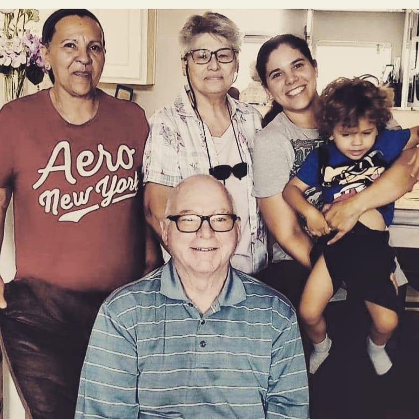 Last year's visit with the Canales-Guerrero family. Nuestra visita el año pasado con los primos.