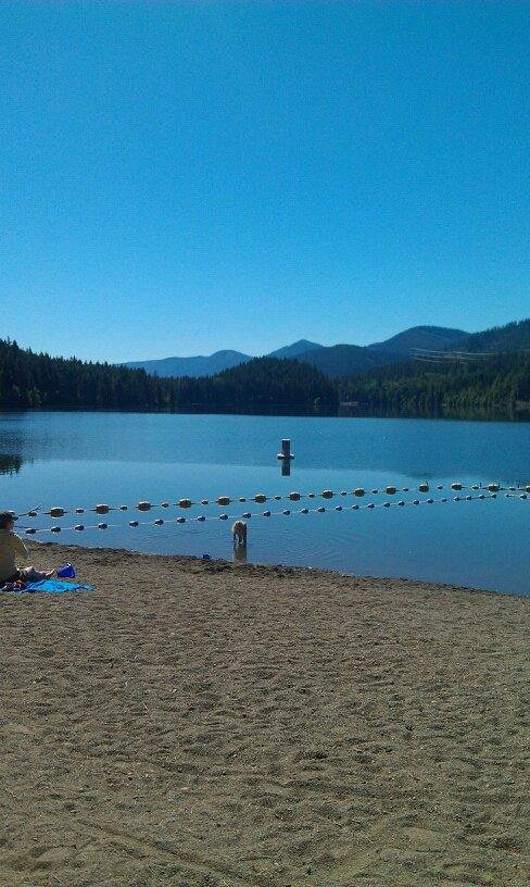 Lake Easton in the sun