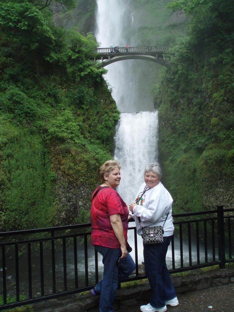 had a nice afternoon showing Darlene and Laura some of the beauty of the Columbia Gorge...here they are in front of Multnomah Falls