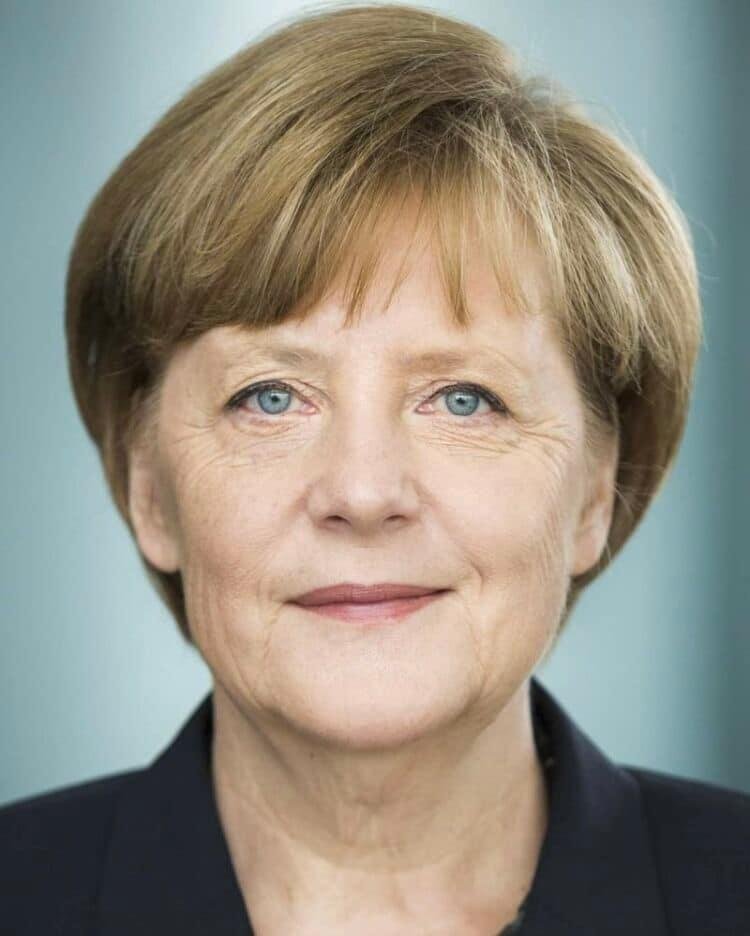 Wow, can you imagine if Canadians could say the same about Canada's present Prime Minister?! Well that certainly won't happen.
"Germany bid farewell to Angela Merkel with six minutes of continuous applause. The Germans e