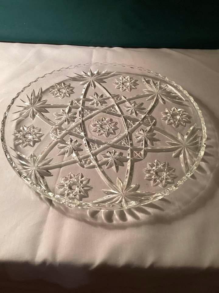 Star of David Crystal Serving Platter or Cake Plate. Will be in Bog to deliver on 10/2 if interested. $20