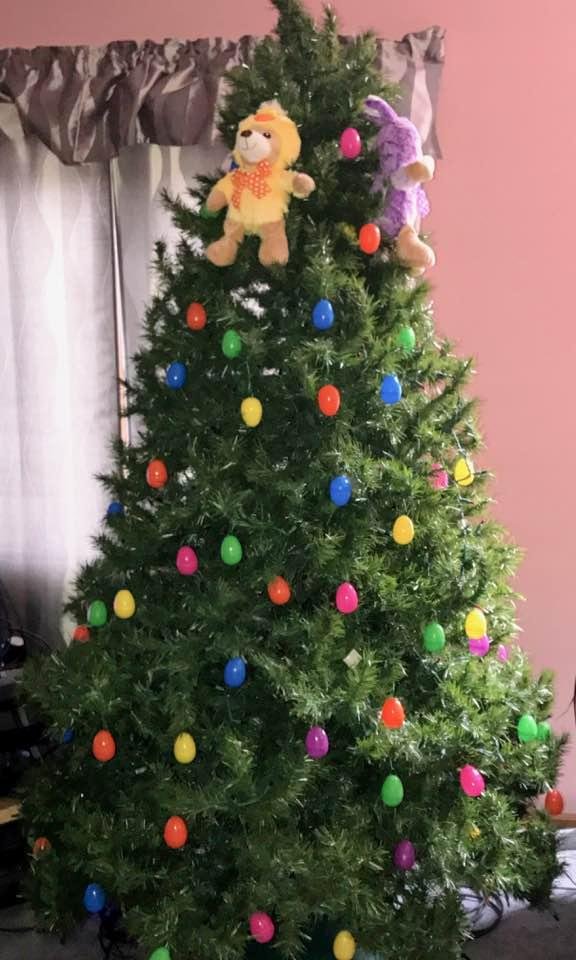 My daughters didn't take our tree down while we were away. So we said screw it. We made it an Easter tree. After Easter I'll make it a Cinco de Mayo tree, then a Mother's Day tree, a Father's Day tree a 4th of July Tree, an