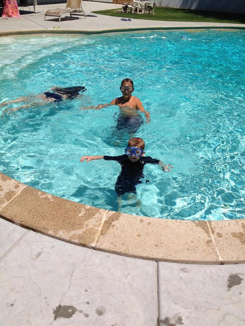 Swimming at Lauryns !
Goodbye lazy summer days we r off to school!!!