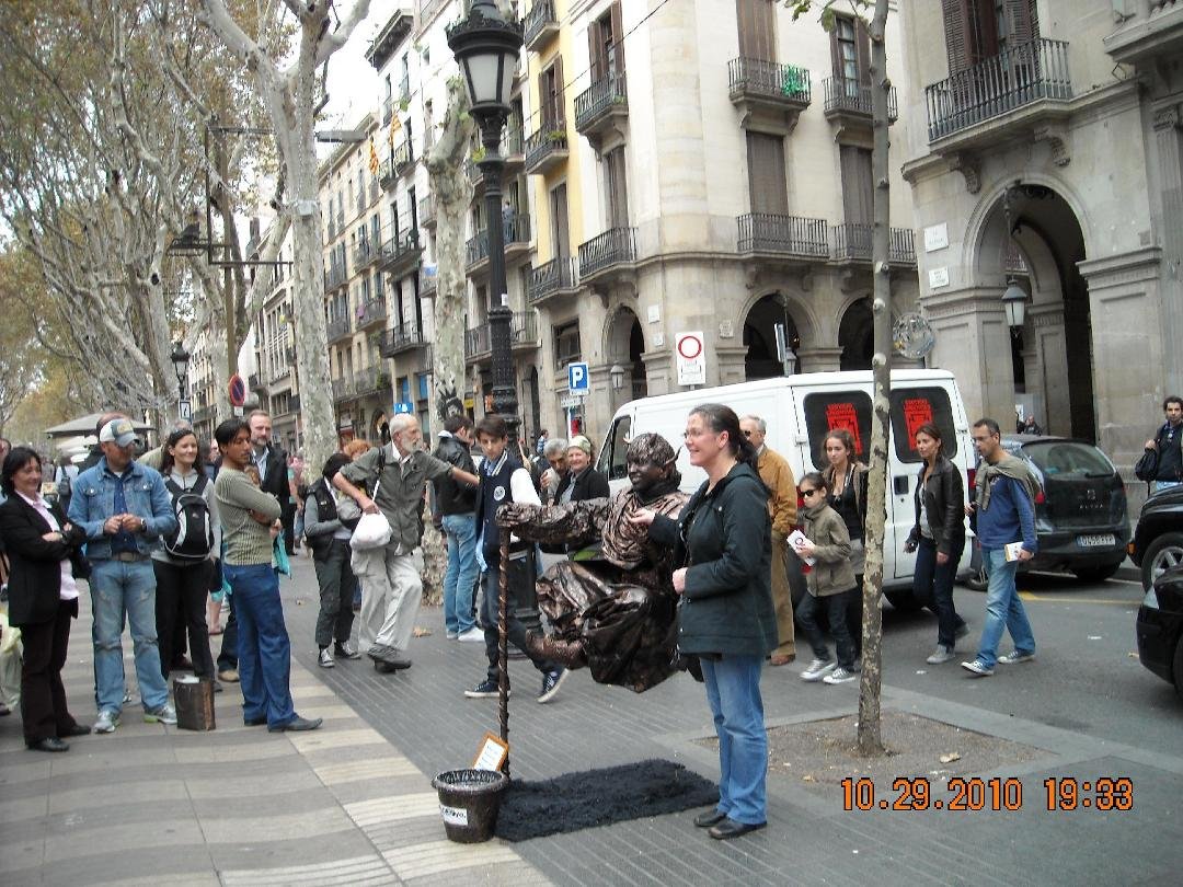 Barcelona living statue