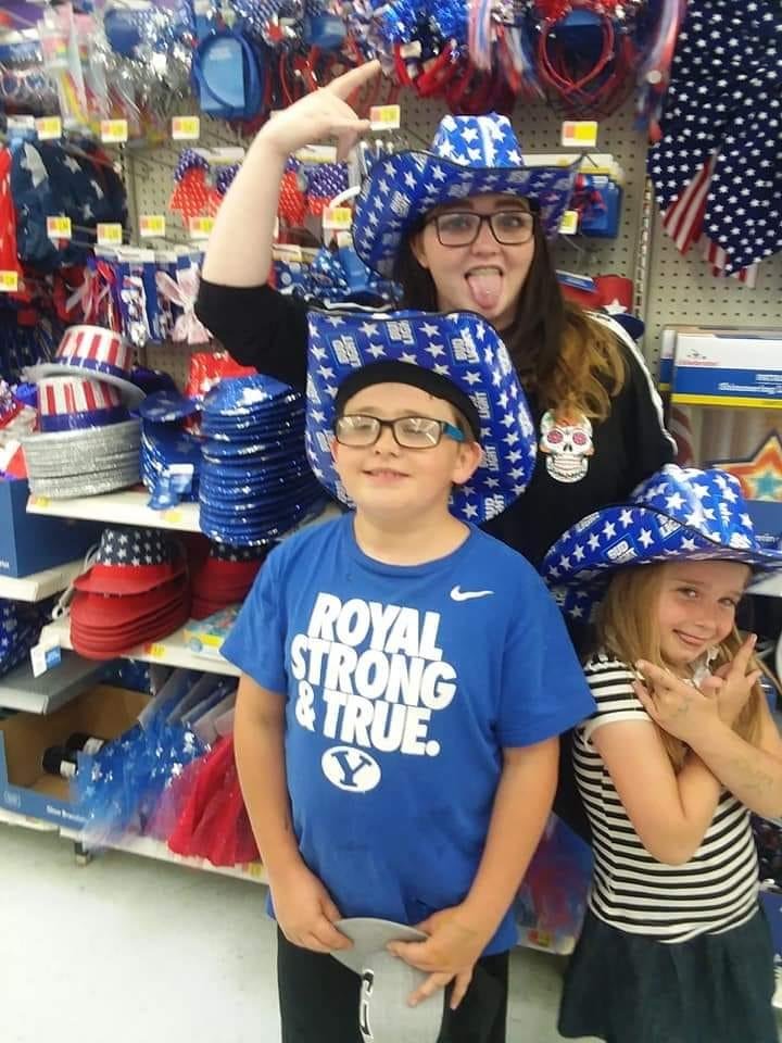 I'm crying these tears because I miss them so much I wish I had my kids with me all the time I miss them so much Daddy loves you've Shakira Samantha and McKay