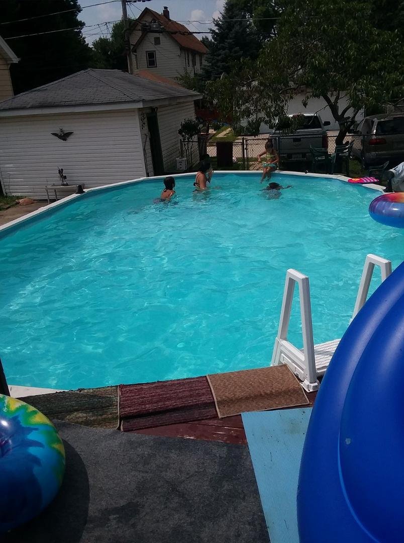 Action in the pool.
Kids getting swim instructions from their Aunt Micki Campbell.
