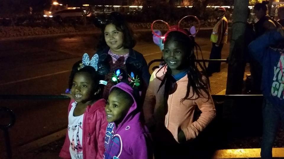 Fun times at Disneyland with the girls... xoxox