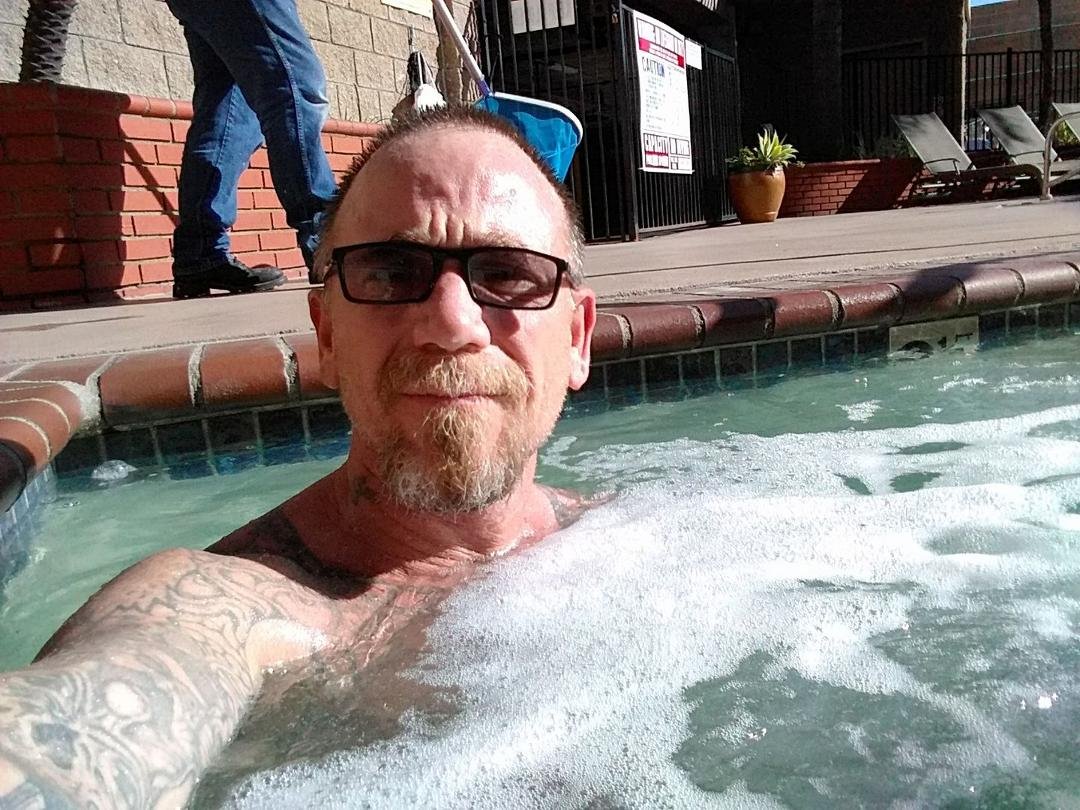 The sauna here at the motel is a GOD sent!!!!! Working late nights isn't so bad after all, these Jets on my lower back are..... Um, soothing!