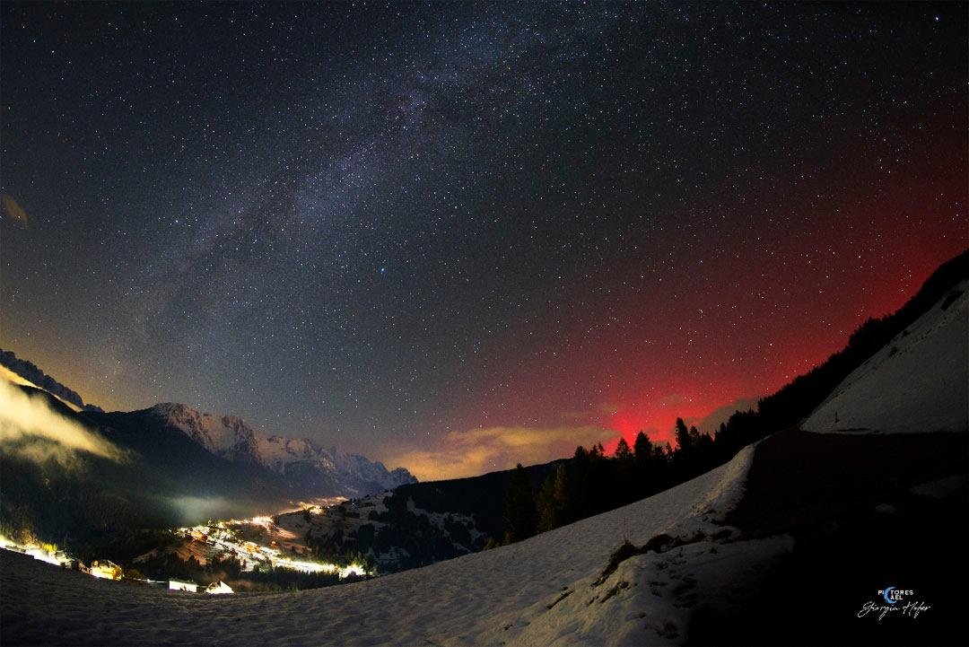 Red Aurora over Italy
Image Credit & Copyright: Giorgia Hofer
Explanation: What was that red glow on the horizon last night? Aurora. Our unusually active Sun produced a surface explosion a few days ago that sent out a burs